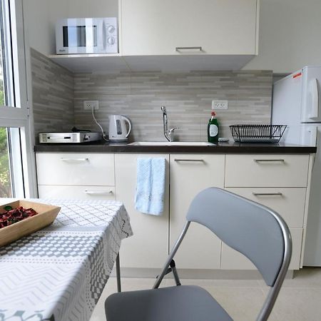 Olga Beach Apartment 28 Haifa Buitenkant foto