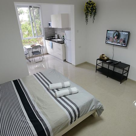 Olga Beach Apartment 28 Haifa Buitenkant foto