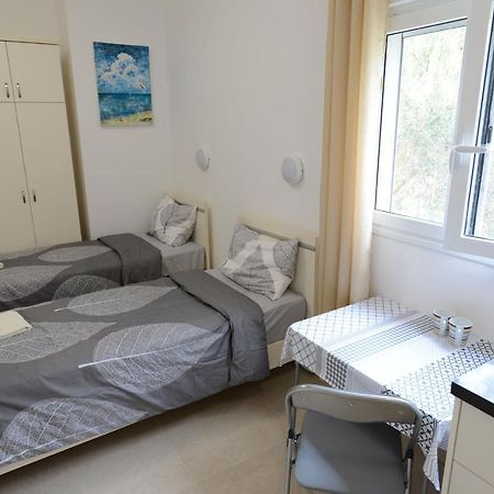 Olga Beach Apartment 28 Haifa Buitenkant foto