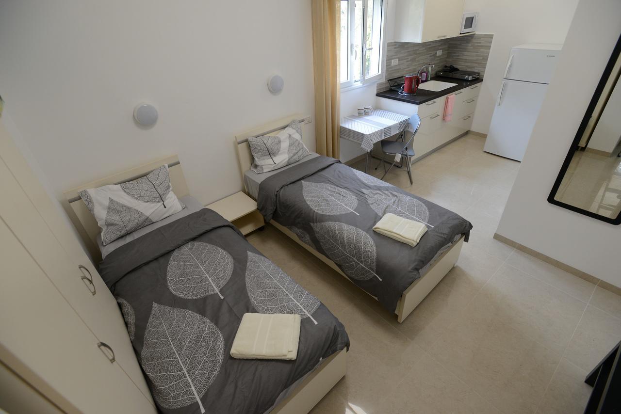 Olga Beach Apartment 28 Haifa Buitenkant foto