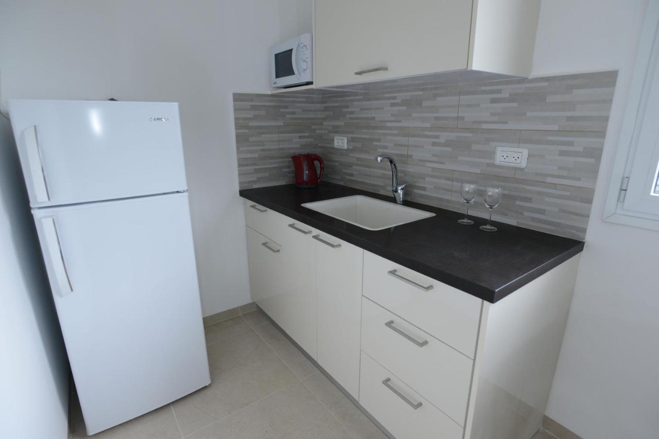 Olga Beach Apartment 28 Haifa Buitenkant foto