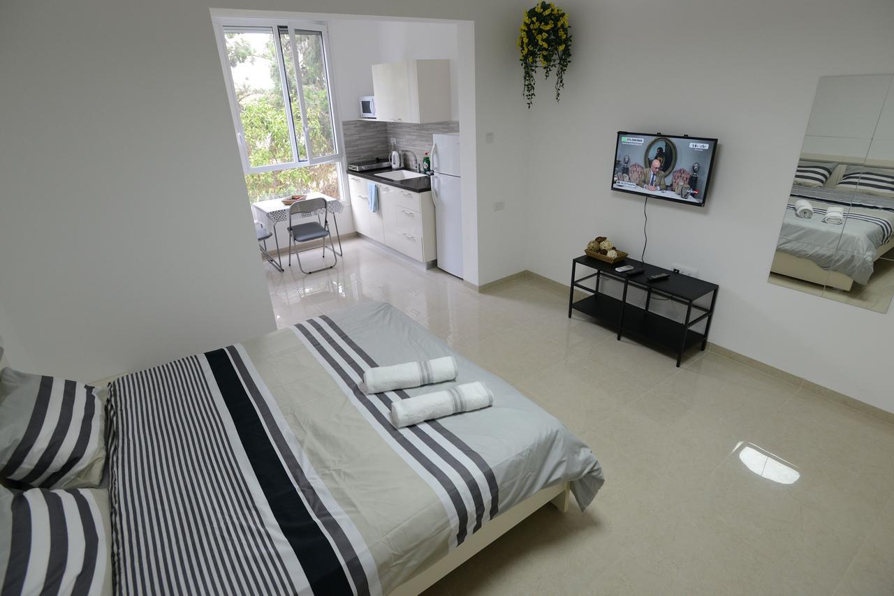 Olga Beach Apartment 28 Haifa Buitenkant foto
