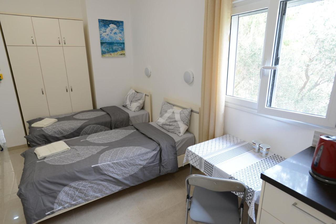 Olga Beach Apartment 28 Haifa Buitenkant foto