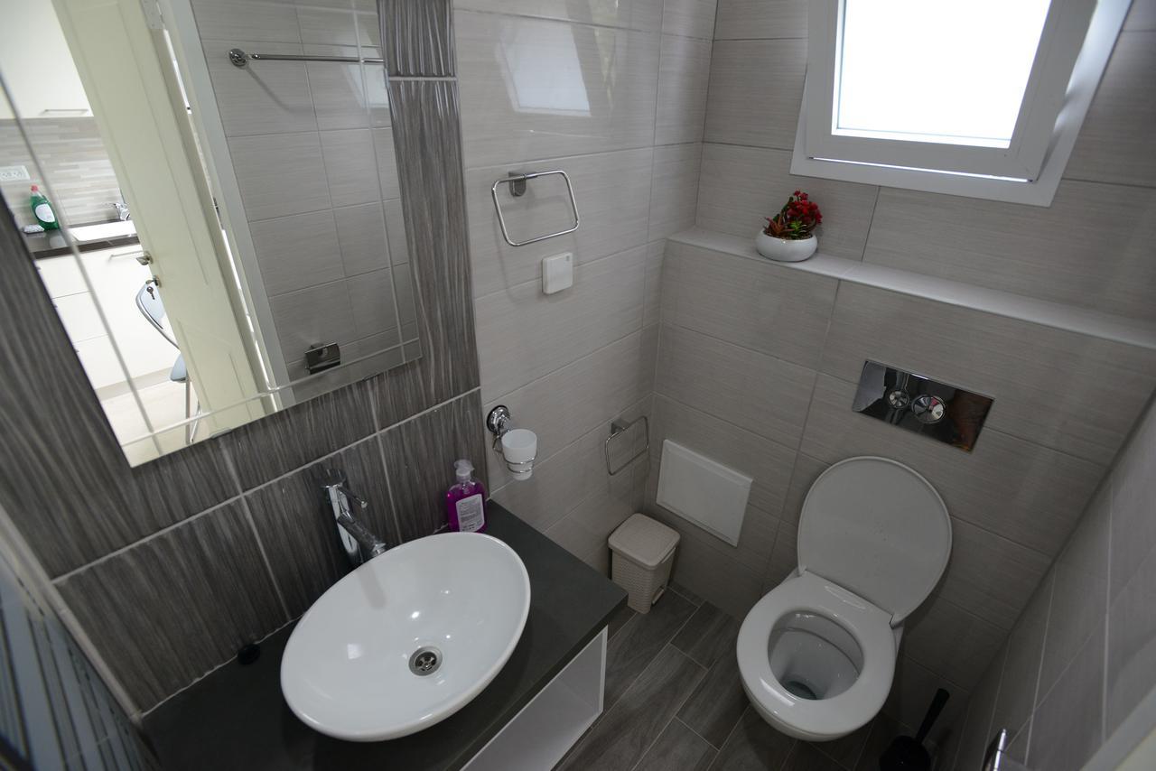 Olga Beach Apartment 28 Haifa Buitenkant foto