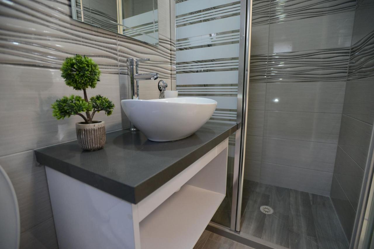 Olga Beach Apartment 28 Haifa Buitenkant foto